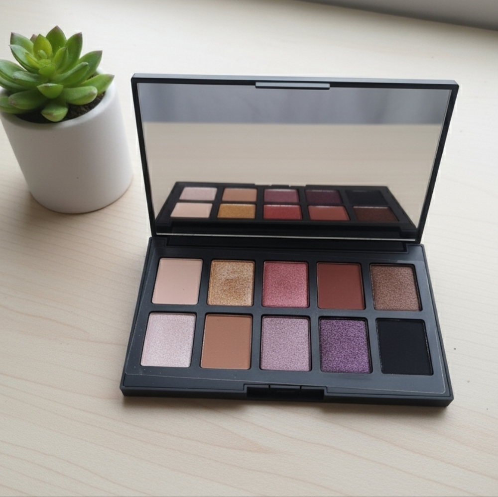 HAUS LABORATORIES Glam Room Palette No. 1:FAME Eyeshadow - Picture 3 of 4